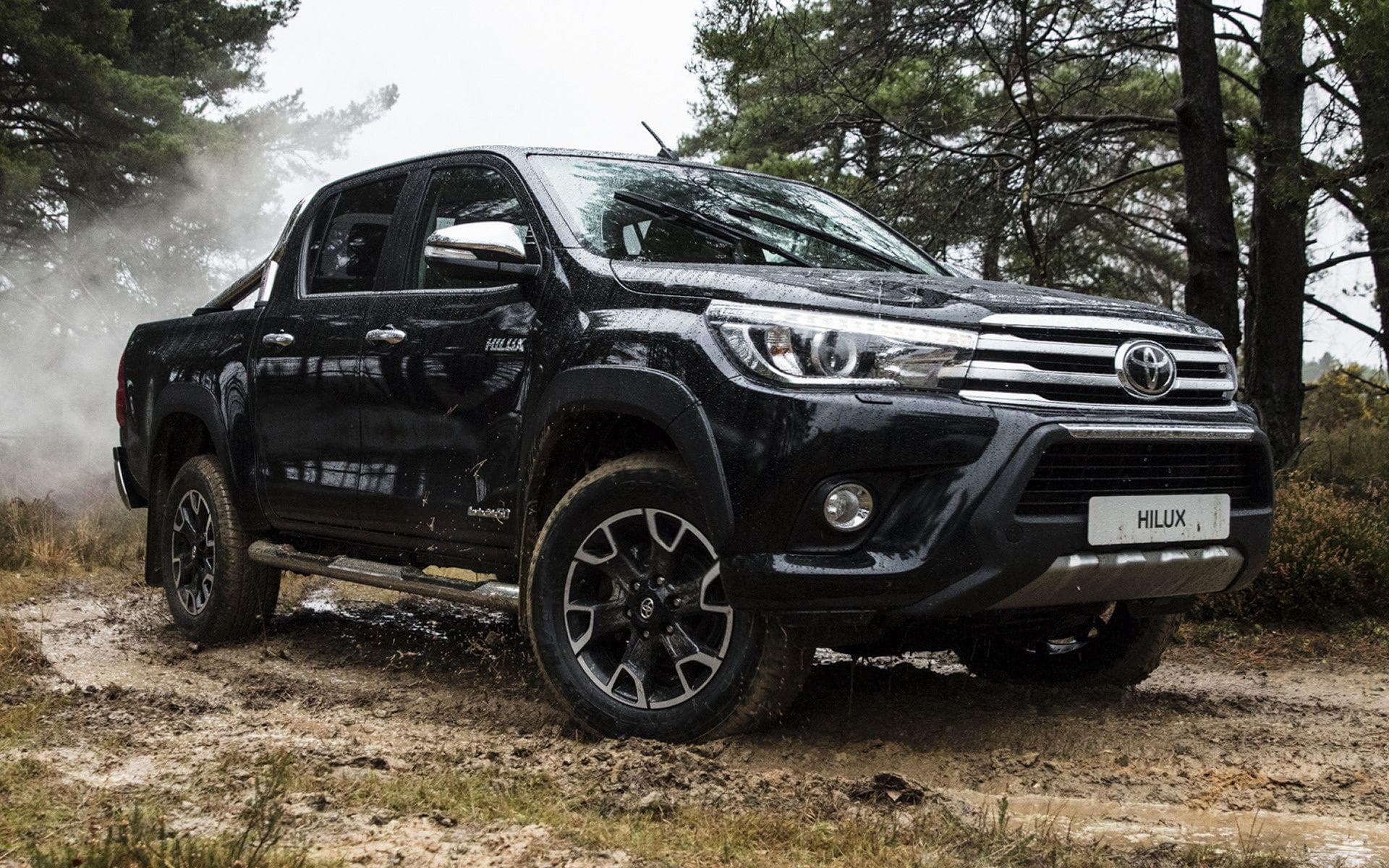 Hilux Double Cabine Contact Background